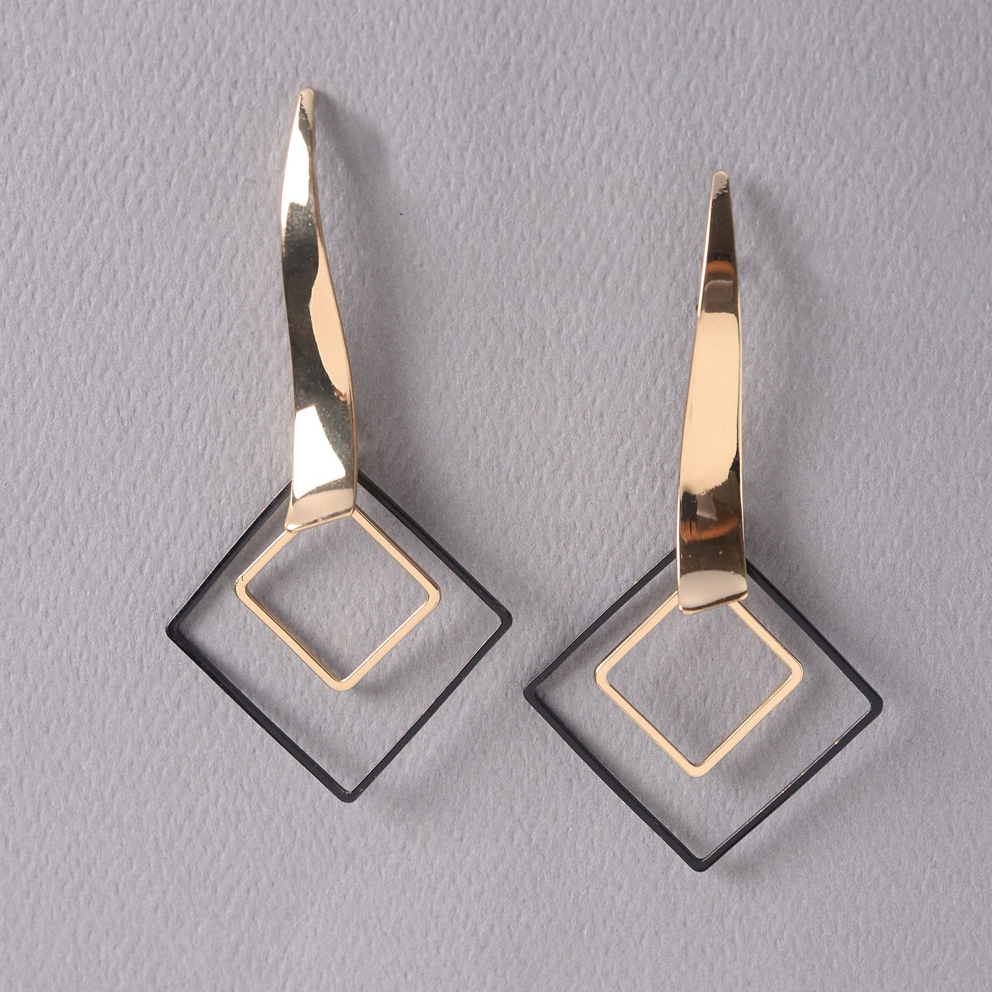 Diva Diamond- Dangler earrings
