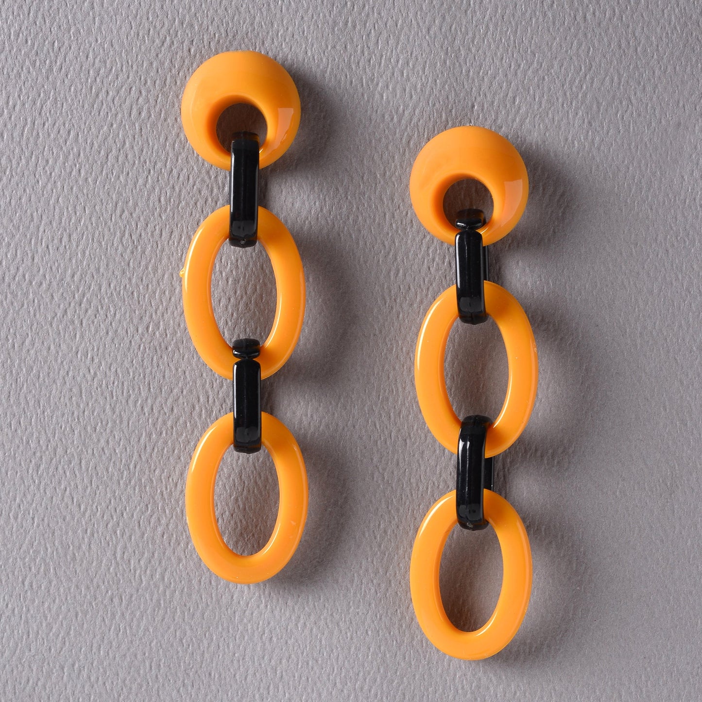 Charming Chain- vibrant Dangler earrings