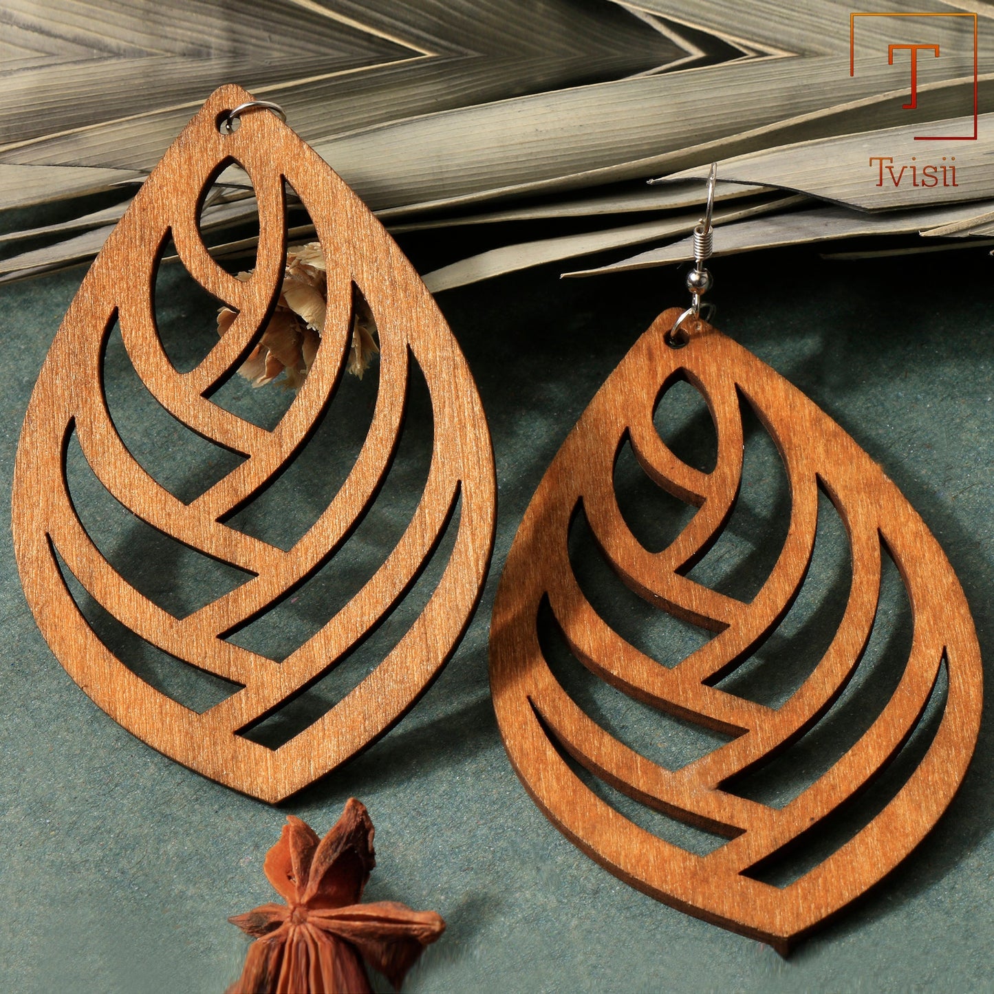 Leaf line- leaf carved dangler earrings