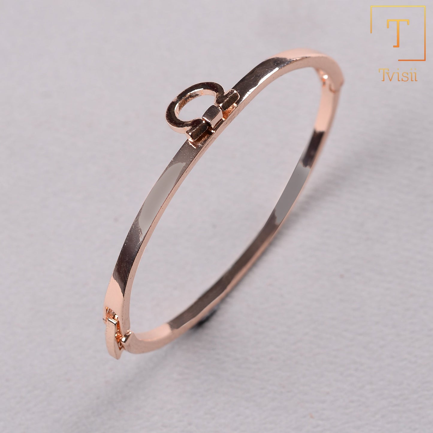 Lustre Loop- Goldn sleek Bracelet