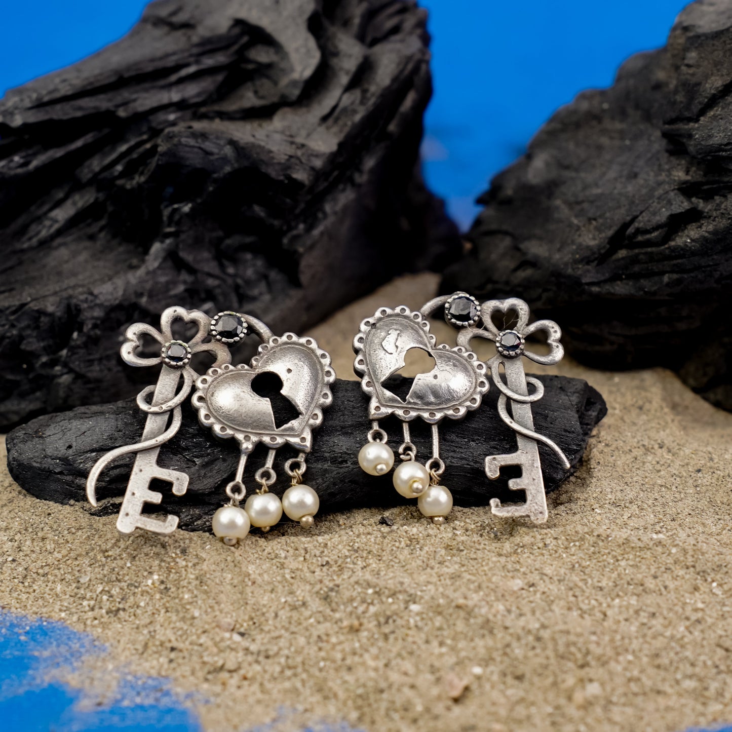Kunjika- Silver Brass Oxidised Stud Earrings(Black)