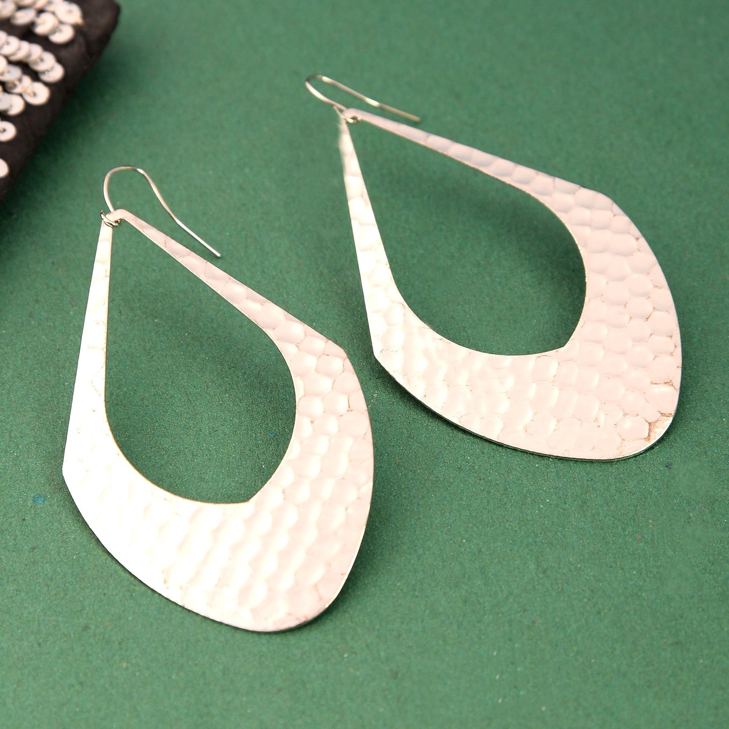 Grace Shine- Metallic silver dangler earrings