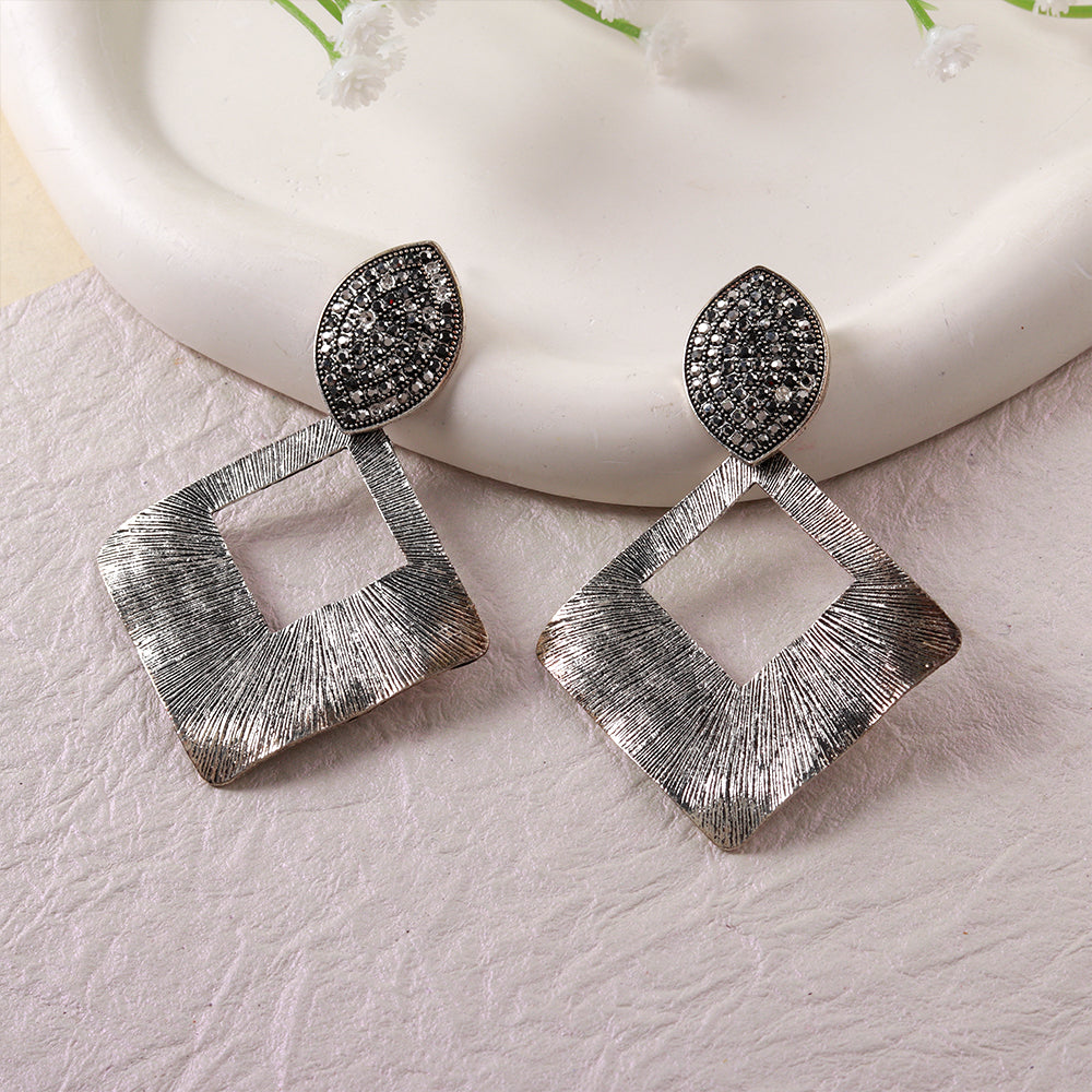 Misty Leaf- Metallic Dangler earrings