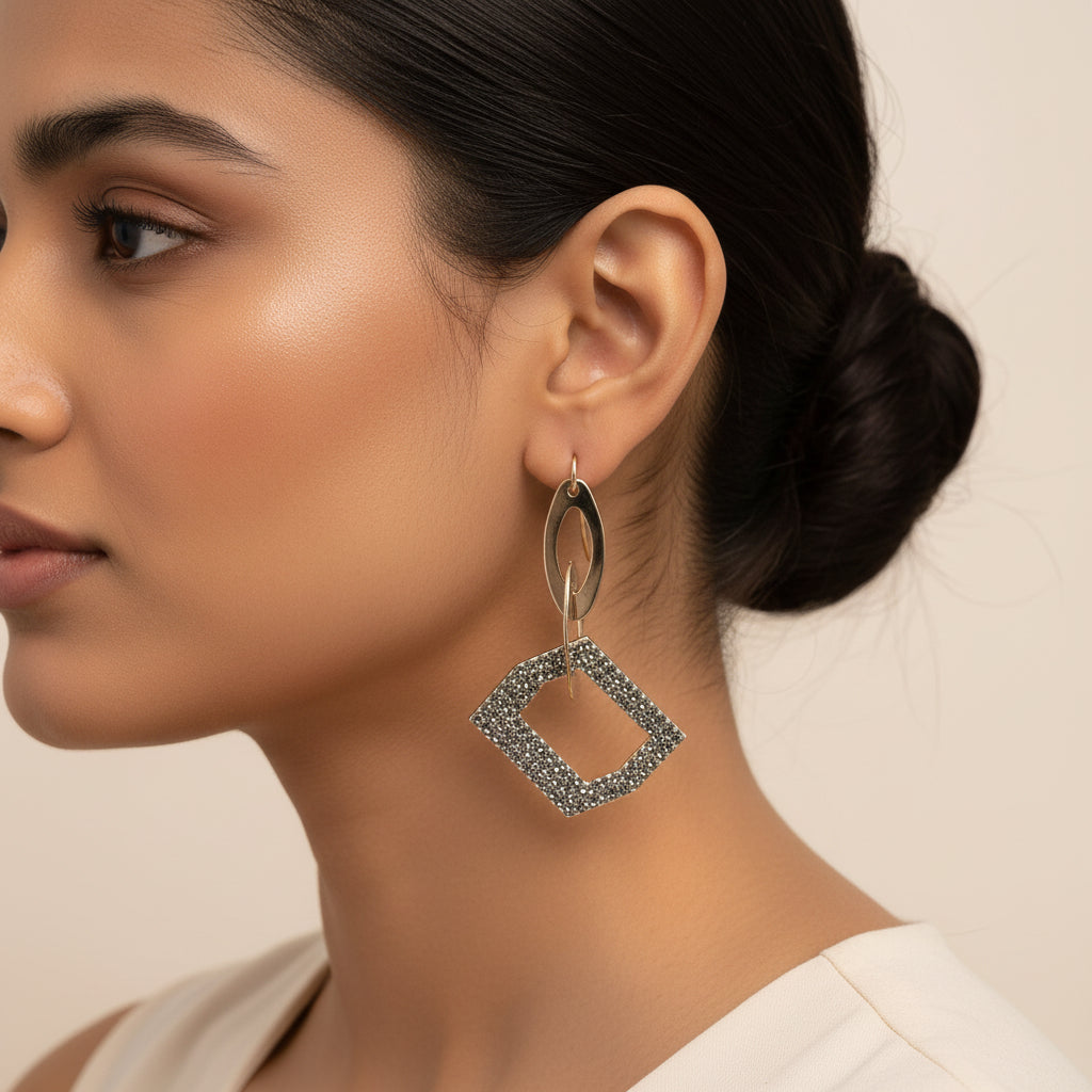 Celeste Line- Shiny Dangler Earrings
