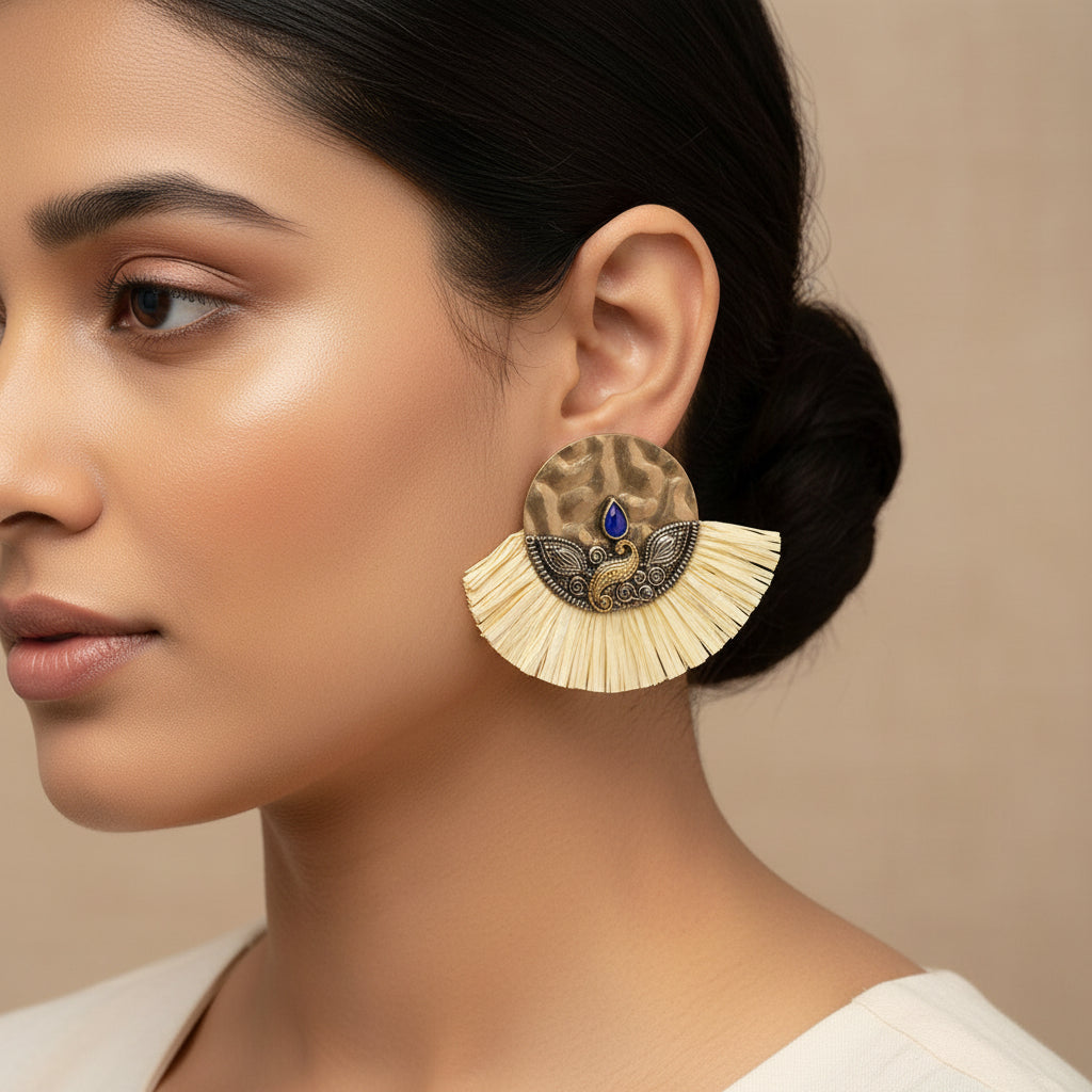 Standed sleek- Golden metal stud earrings