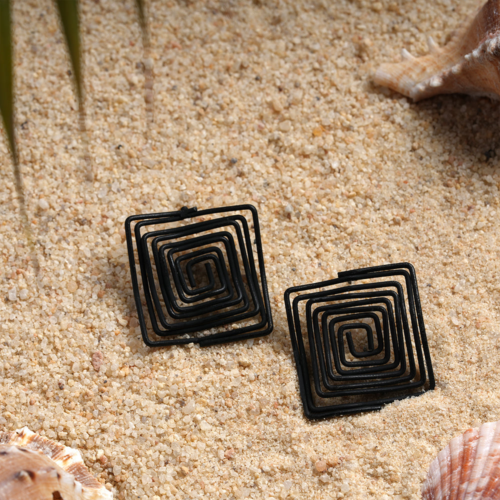 Swirly shine- Swirly stud earrings