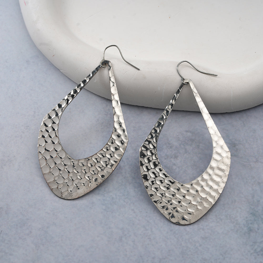 Grace Shine- Metallic silver dangler earrings