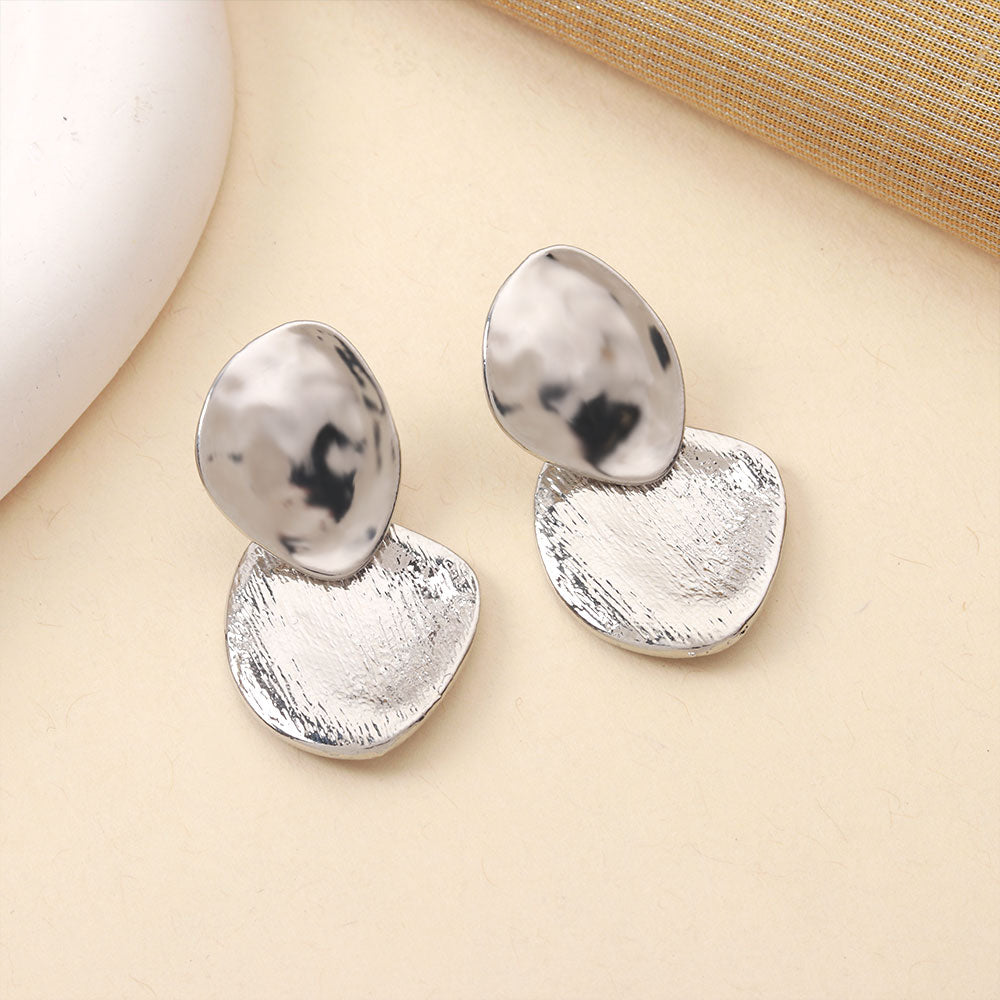 Lume edge- Metallic dangler earrings
