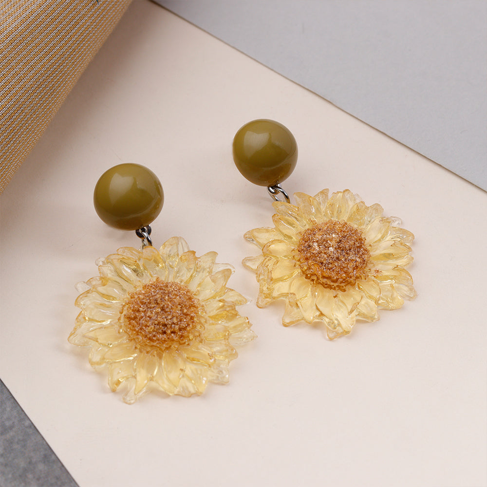 Luna Flowe- Flower shaped dangler earrings