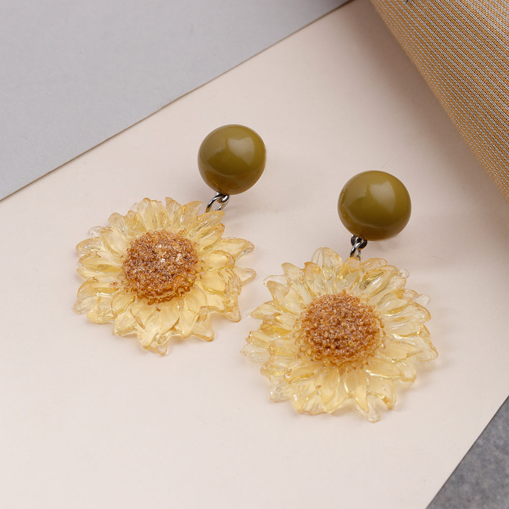 Luna Flowe- Flower shaped dangler earrings