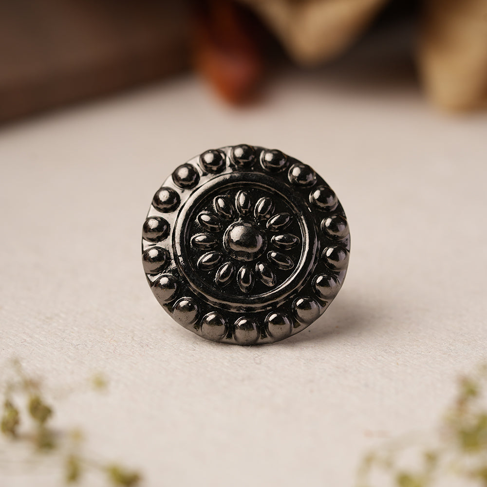 Komalika- Silver oxidised ring