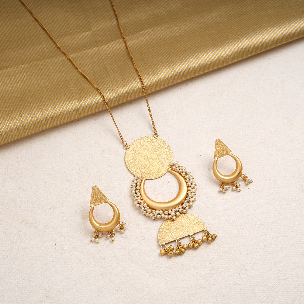 Malvika- Hanging Pearl Chain Neckpiece Set