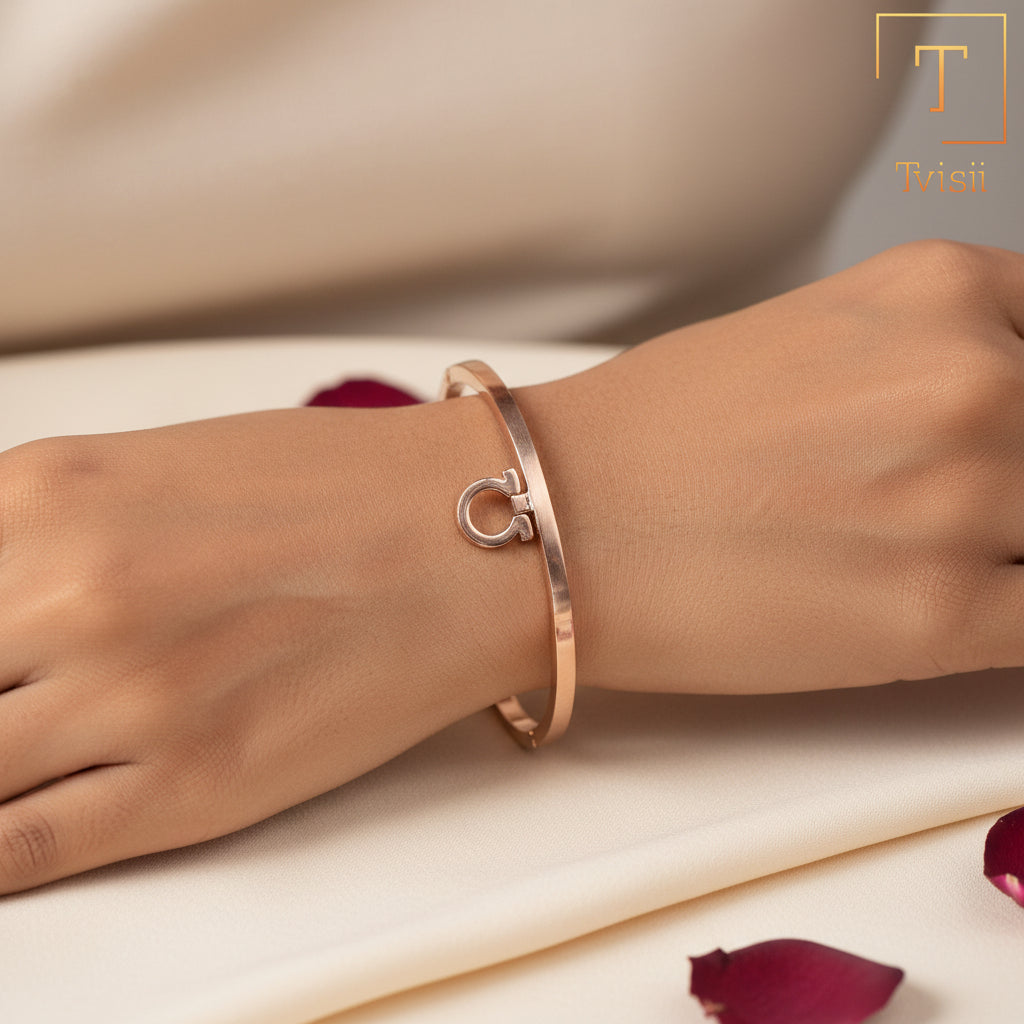 Lustre Loop- Goldn sleek Bracelet
