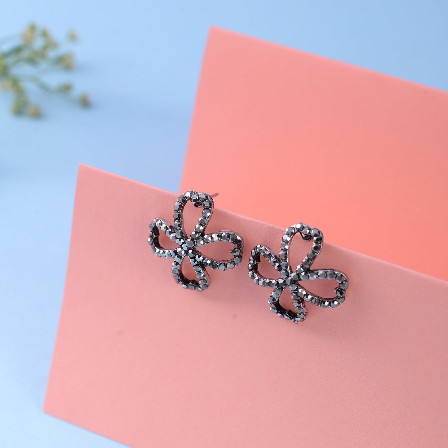 Golden loop- Metallic stud earrings