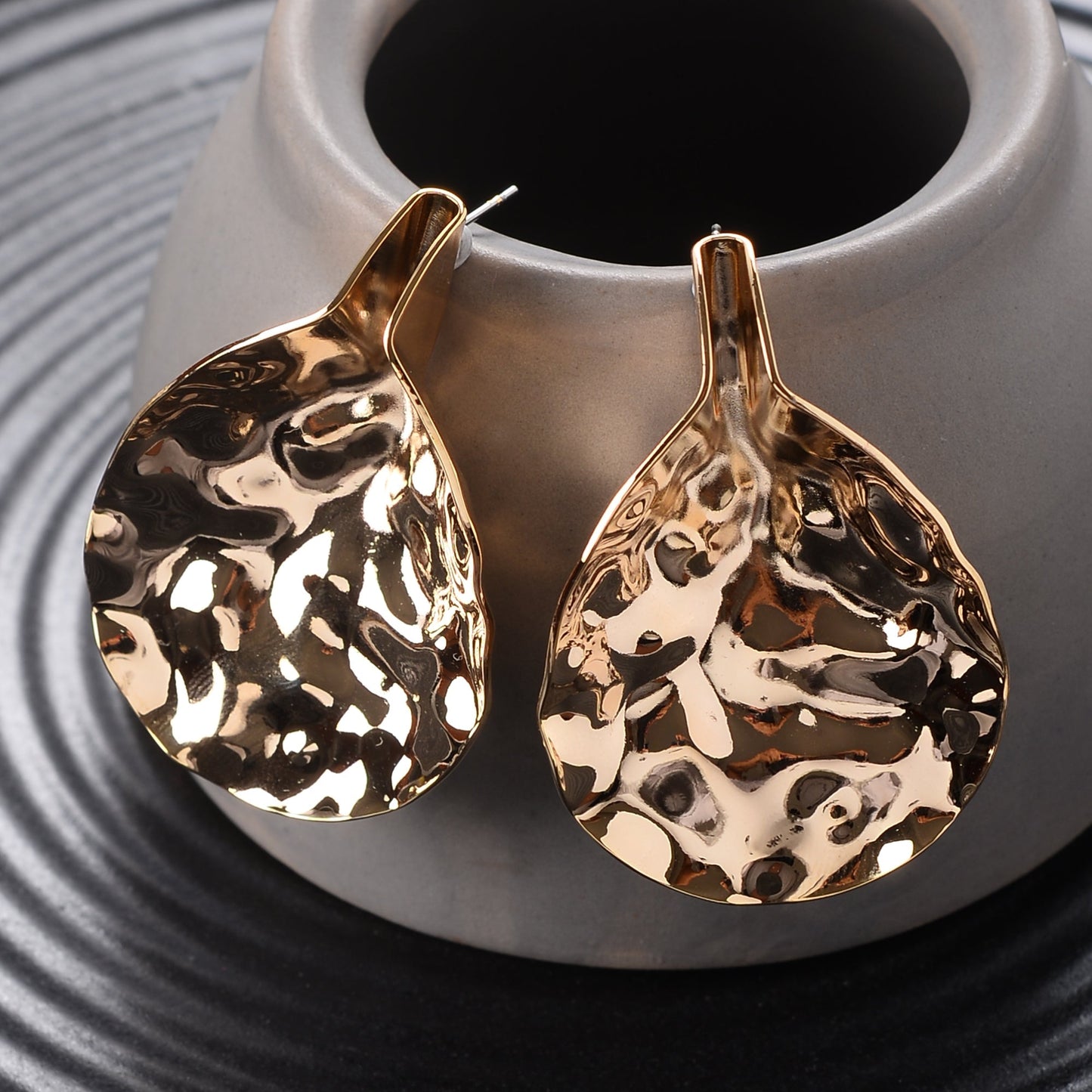 Garden Beam- Golden pleated stud earrings