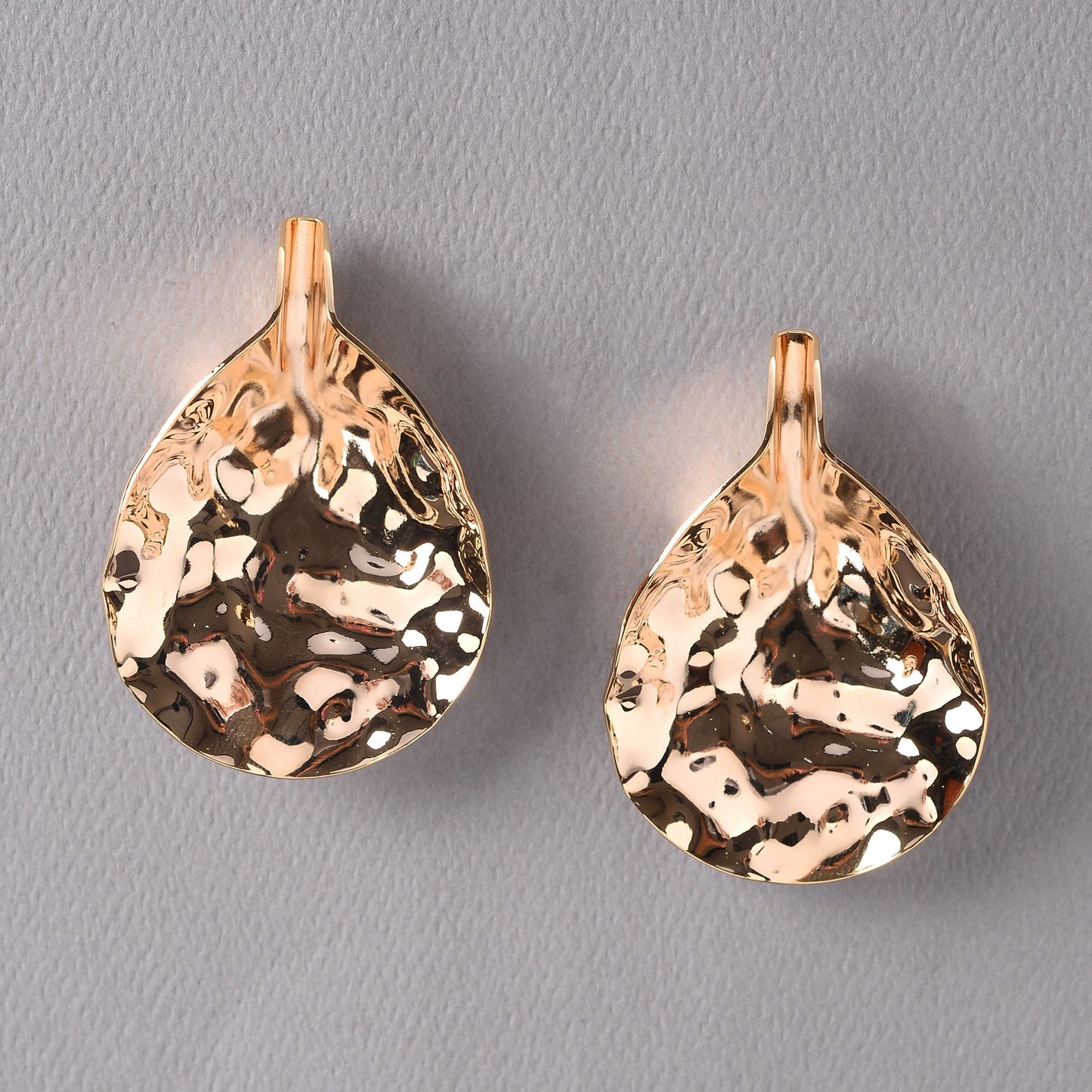 Garden Beam- Golden pleated stud earrings