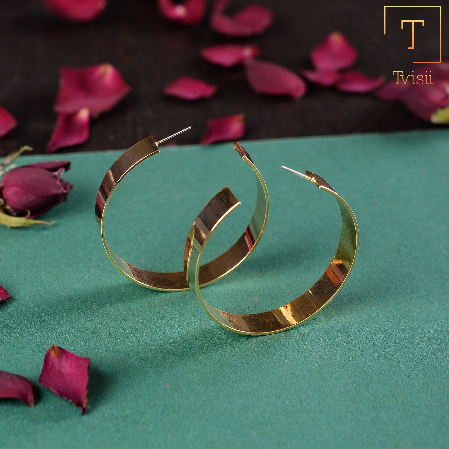 Golden loop- Metallic hoop earrings