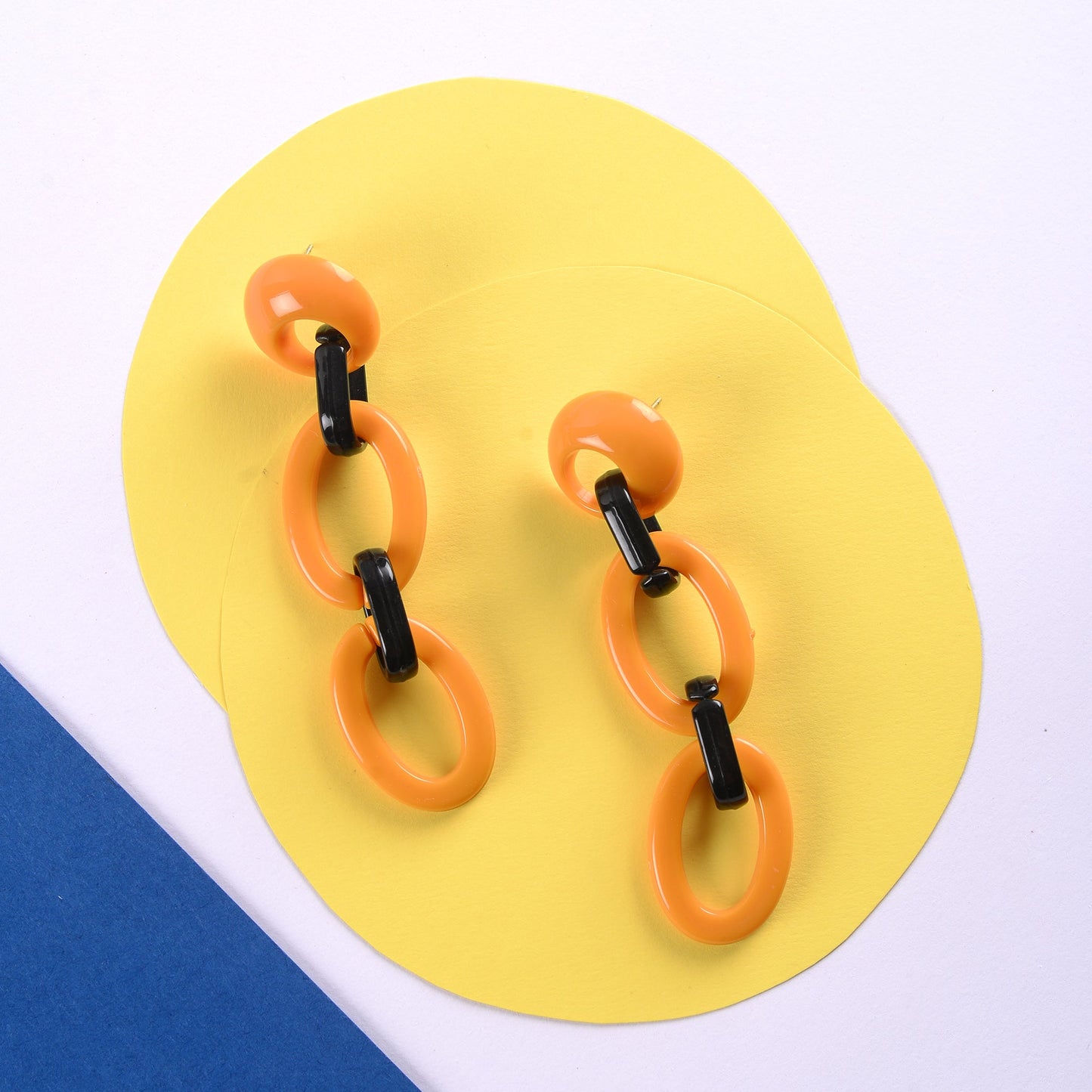 Charming Chain- vibrant Dangler earrings