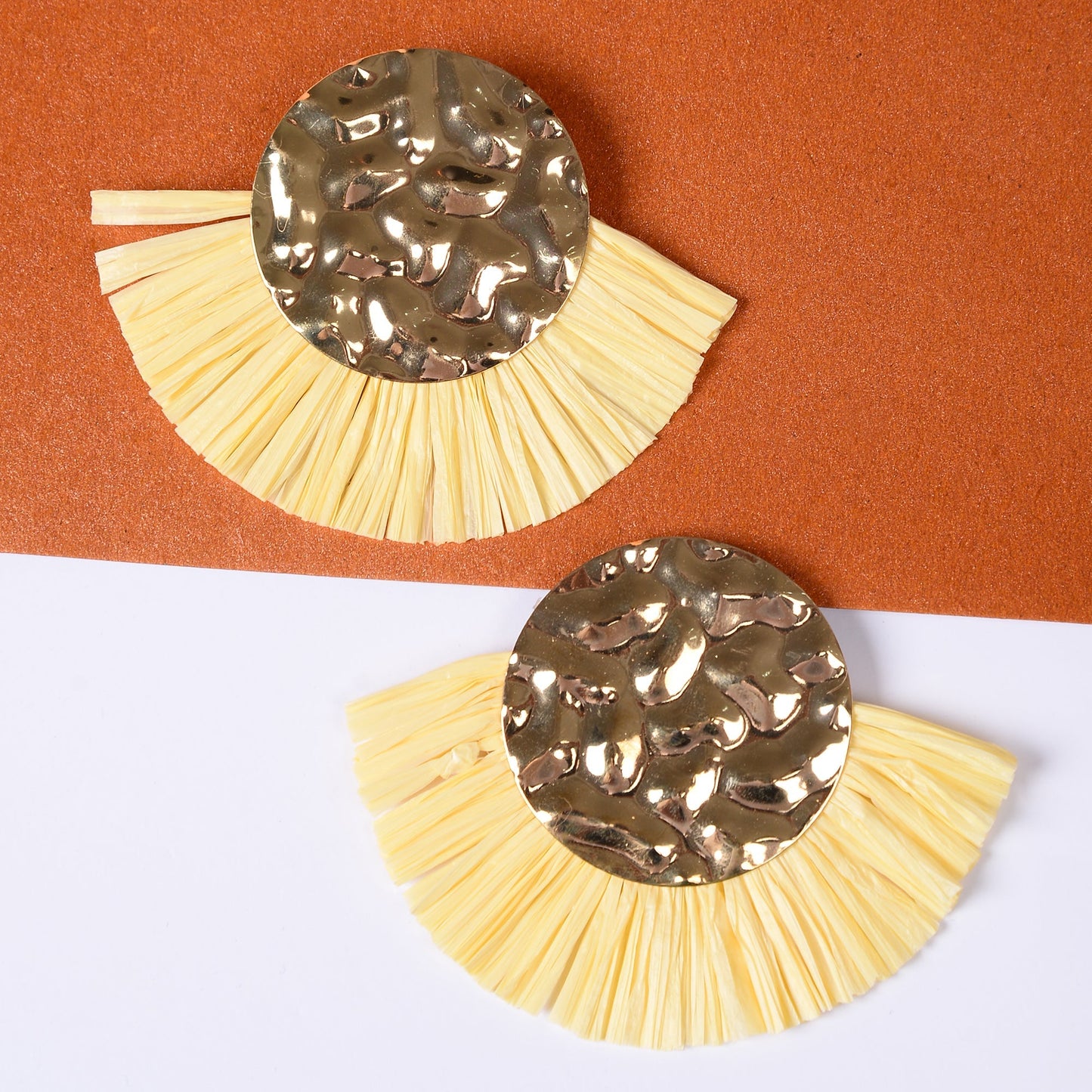 Standed sleek- Golden metal stud earrings