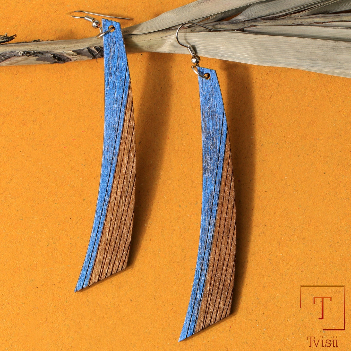 Lusture piece- Shiy dangler earrings