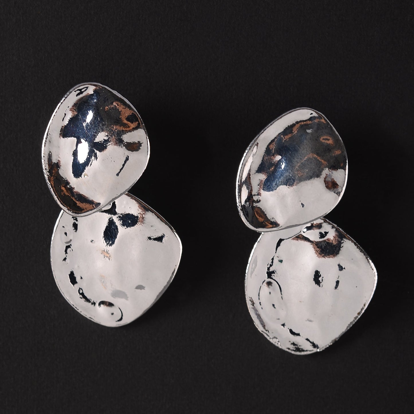 Lume edge- Metallic dangler earrings
