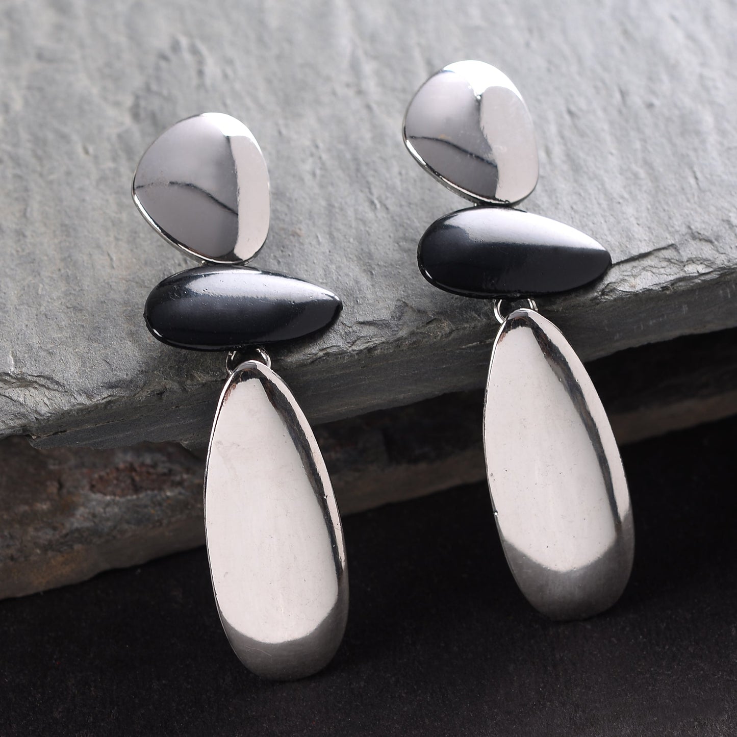 perfect pebbles- Metallic dangler earrings
