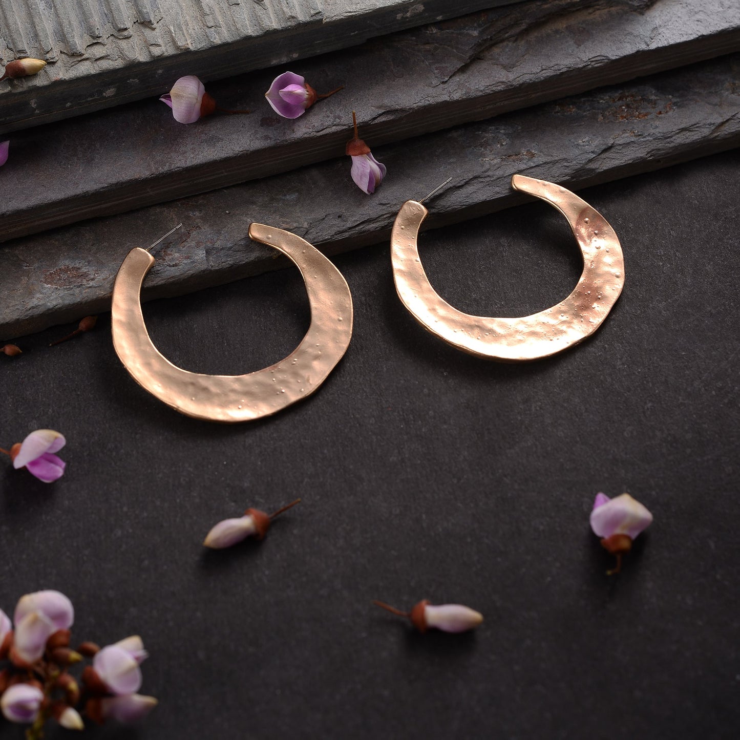 Minimal Glow- Metallic golden hoops earrings