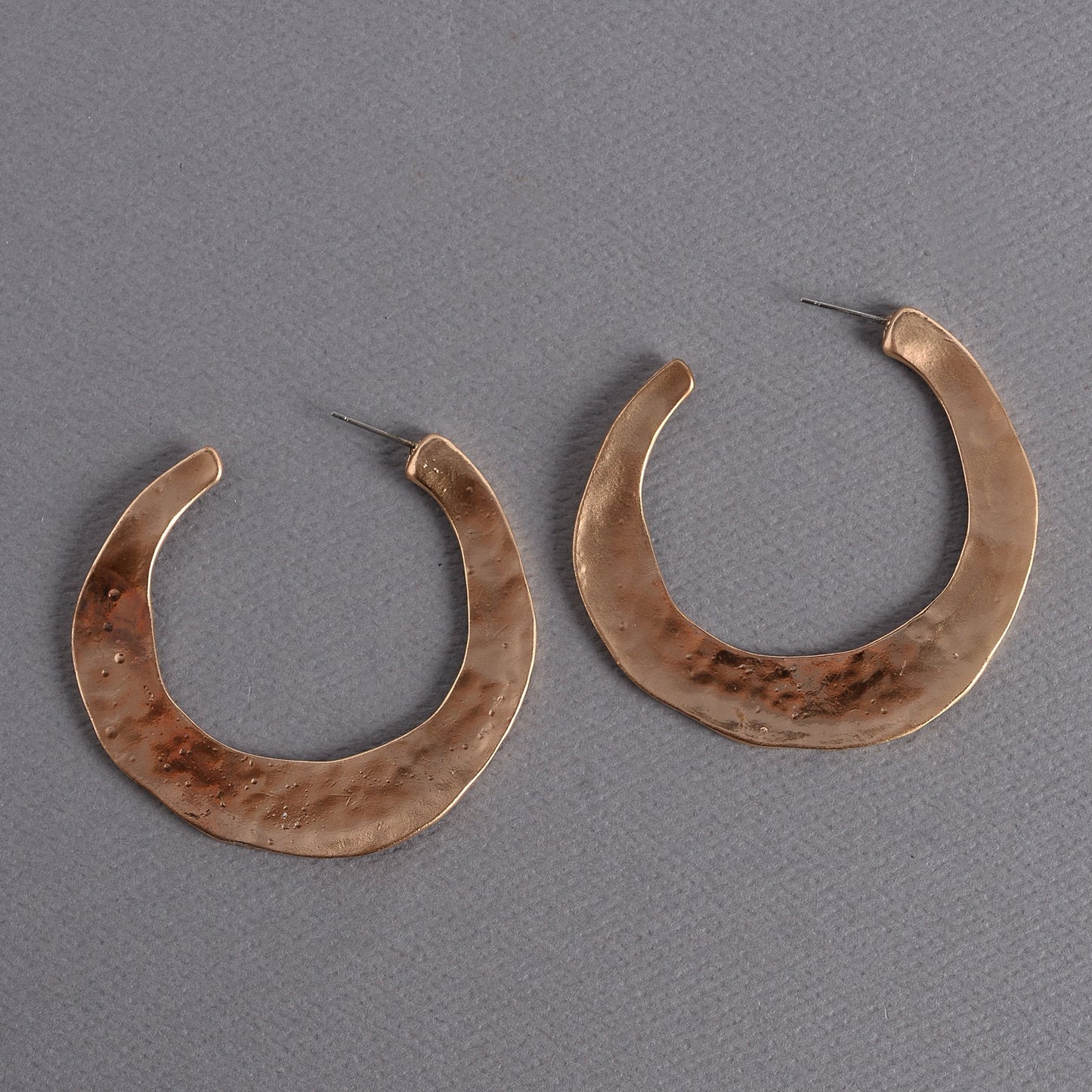 Minimal Glow- Metallic golden hoops earrings