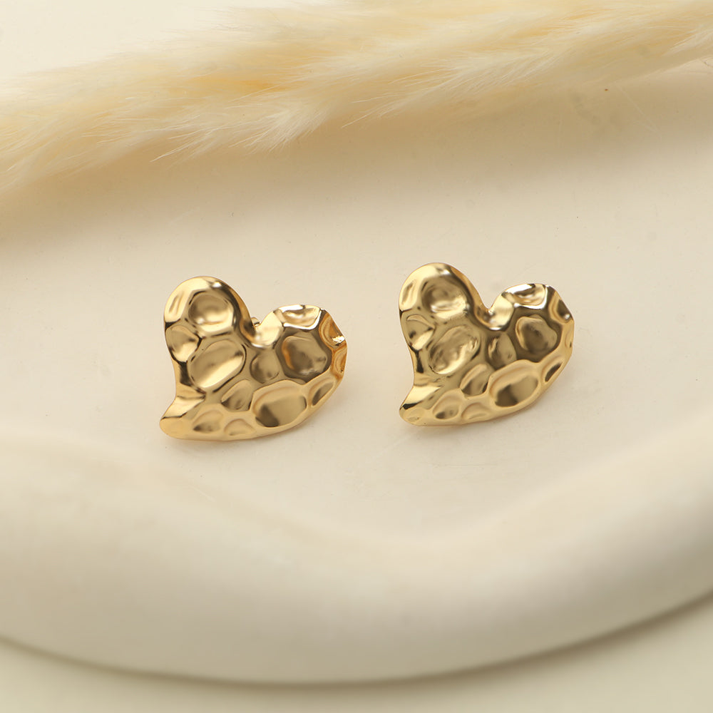 Pure Heartform- Golden Stud Earrings