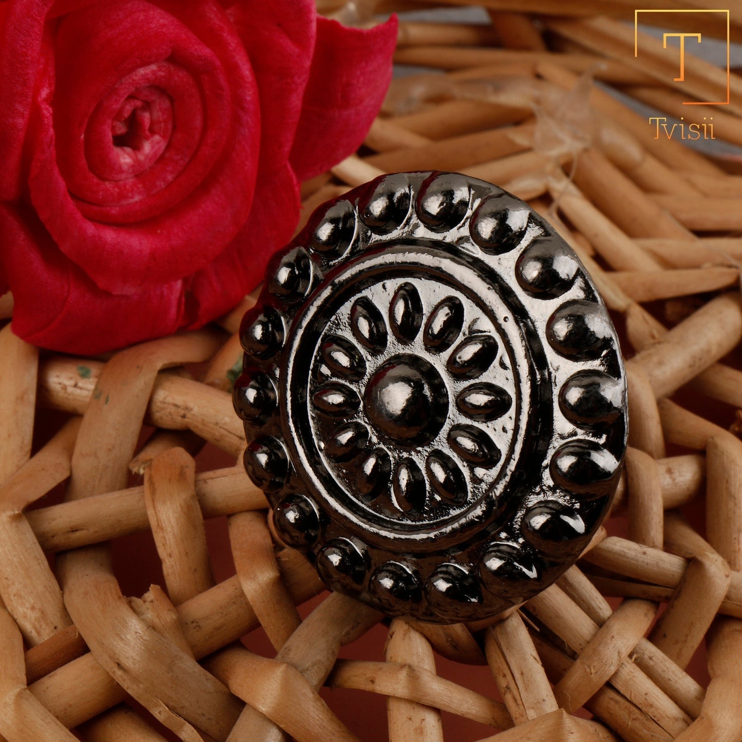 Komalika- Silver oxidised ring