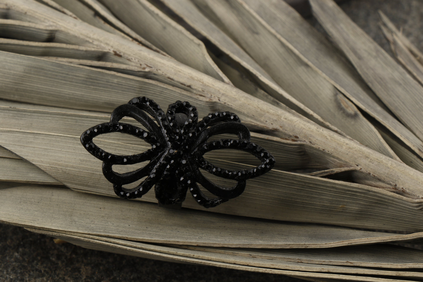Aura Bloom- Black Metallic Ring