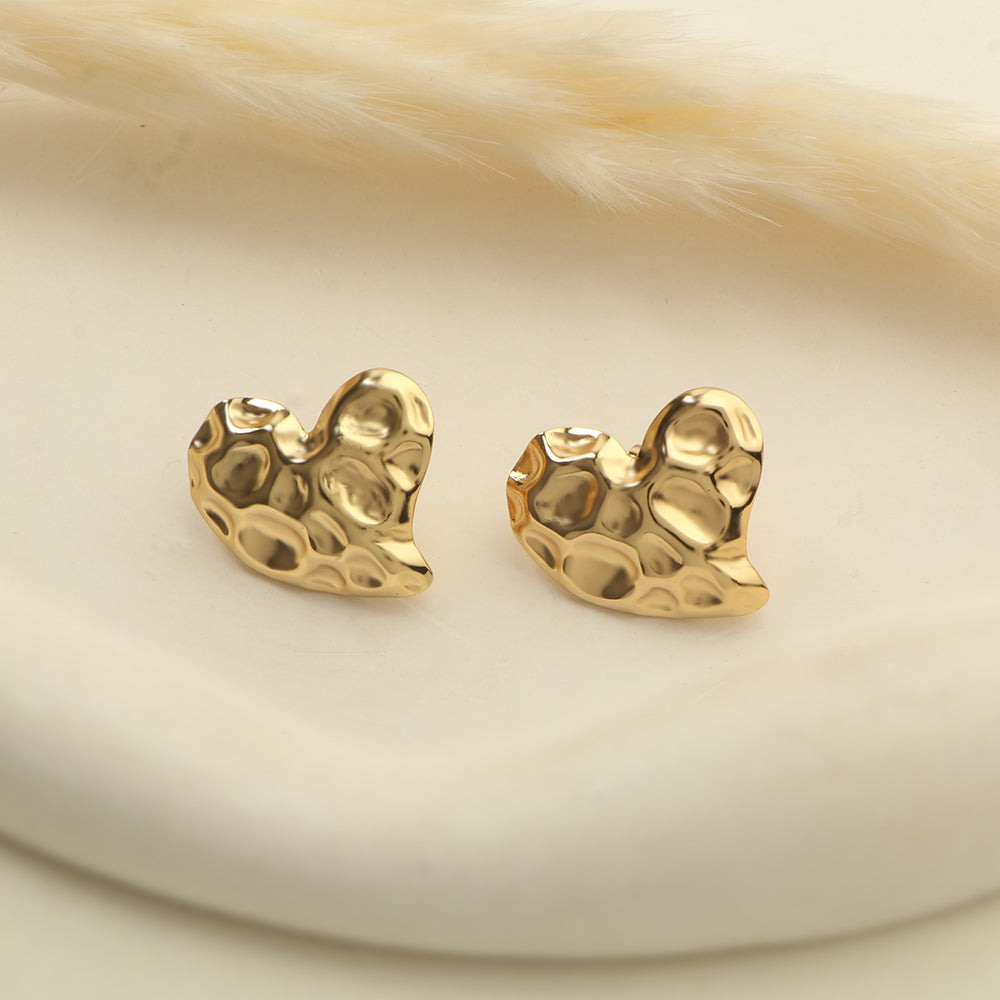 Pure Heartform- Golden Stud Earrings