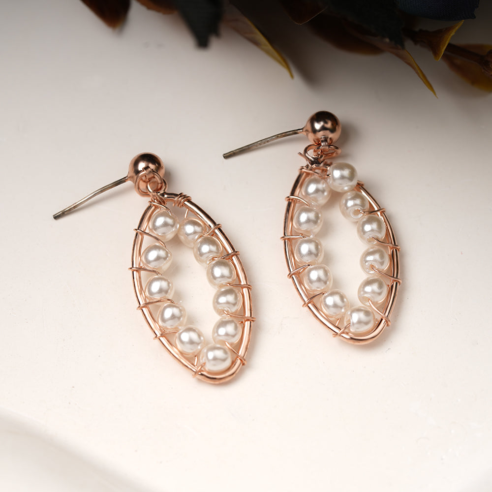 Golden Weave- Golden framed pearly dangler earrings