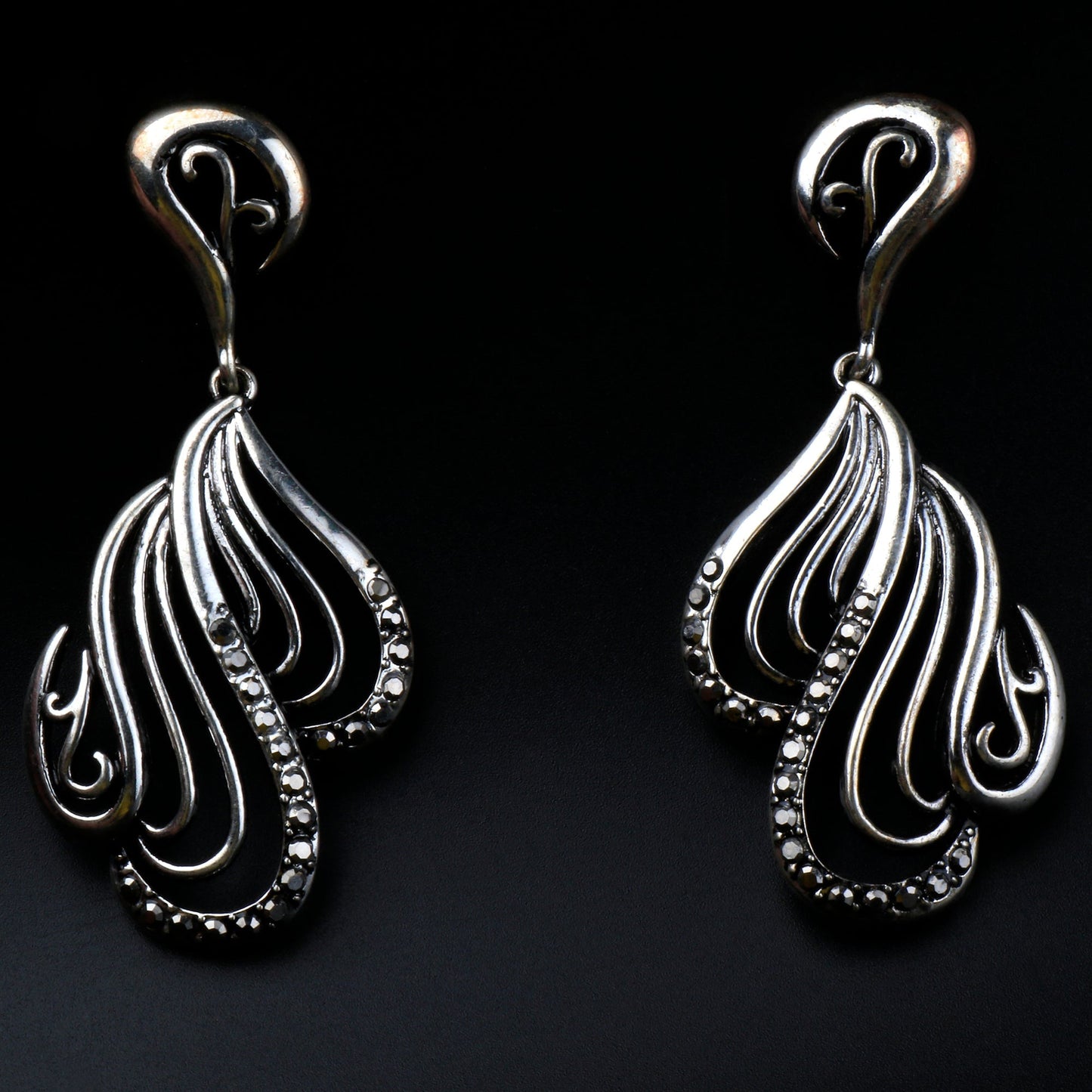 Silver swirls- Silver metallic dangler earrings