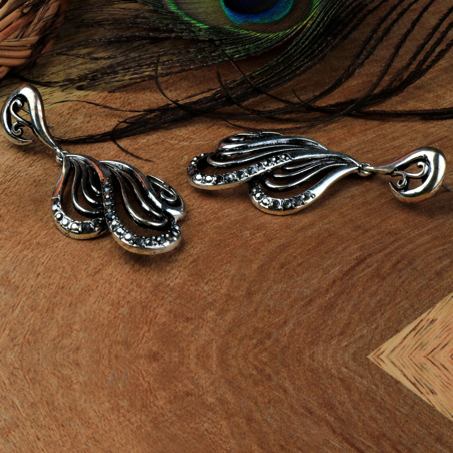 Silver swirls- Silver metallic dangler earrings