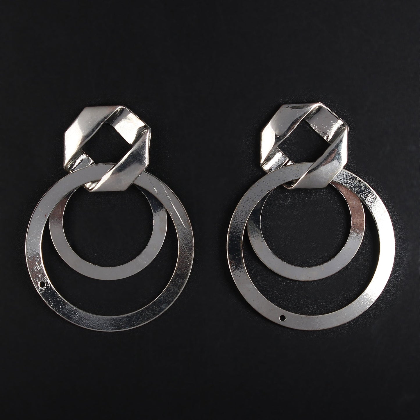 Frame glow- Silver dangler earrings