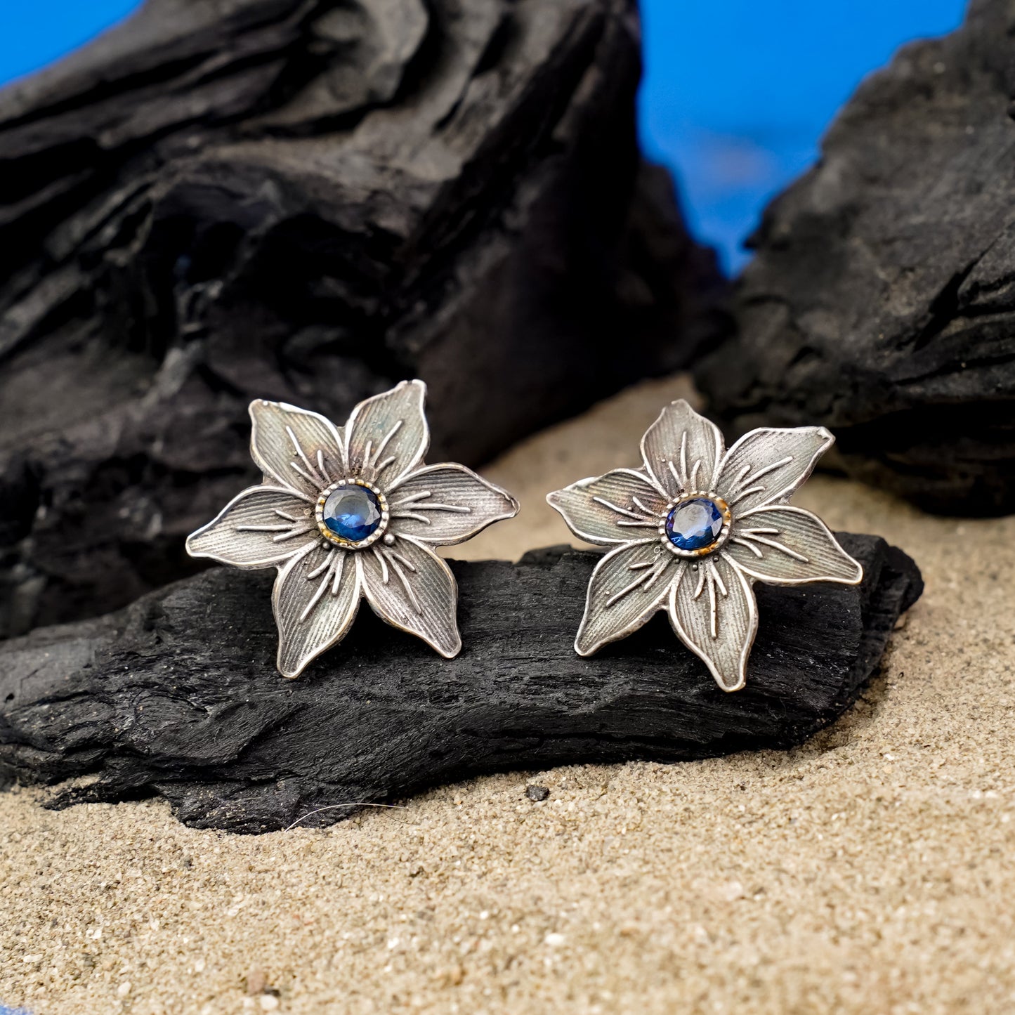 Juhi- Silver Brass Stone-Studded Stud Earrings(Blue)