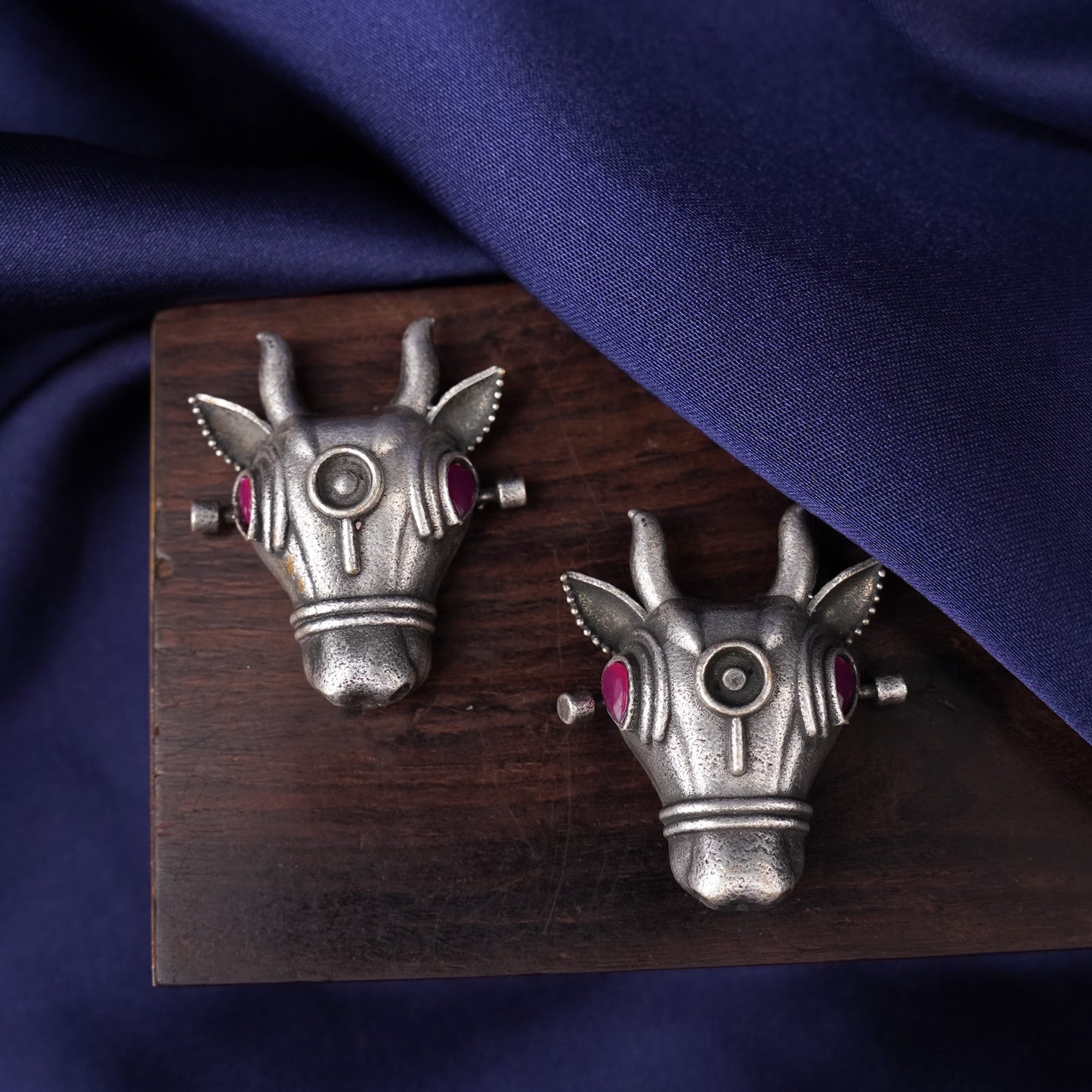 Nandi- Silver oxidised Stone-Studded stud earrings(Red)