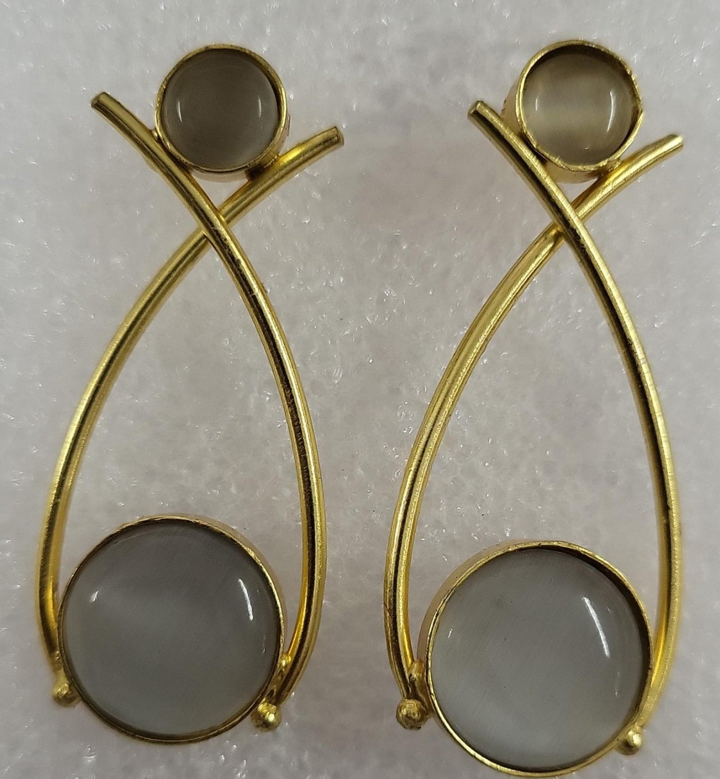 Anika- Stone Studded Golden Frames Earrings (Gray)